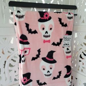 💀💗Pink Halloween Skulls Throw Blanket